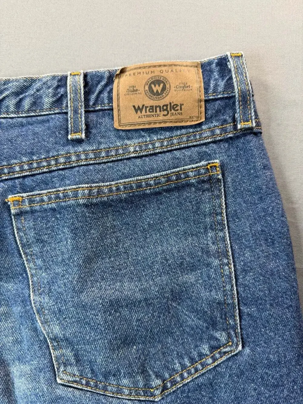 Wrangler Rugged Wear Men's Relaxed Fit Brush Guard Denim Hunting Jeans 42x30